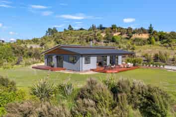 289 Bronte Road West, Mahana