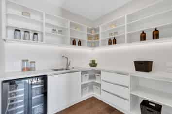 289 Bronte Road West, Mahana