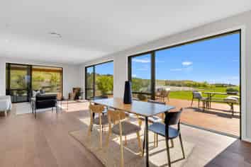 289 Bronte Road West, Mahana