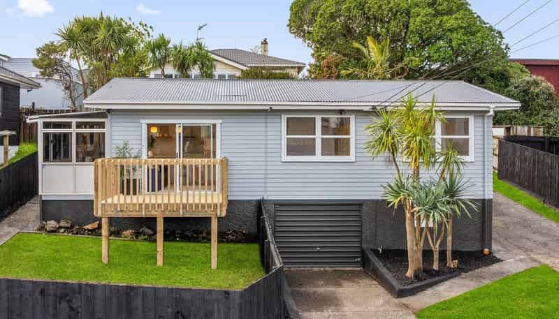 6 Kingsway Avenue, Sandringham