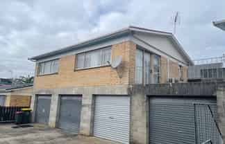 2/12 Wood St, Papakura