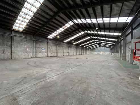 Large Standalone Warehouse & Yard