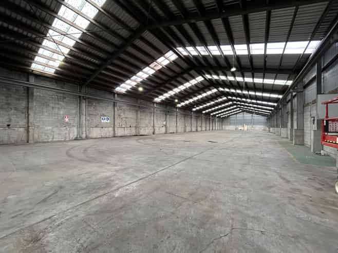 Large Standalone Warehouse & Yard