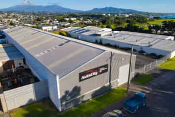 Large Standalone Warehouse & Yard