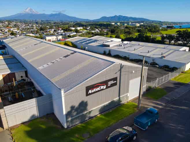Large Standalone Warehouse & Yard
