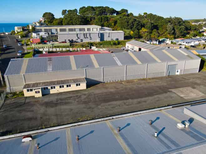 Large Standalone Warehouse & Yard
