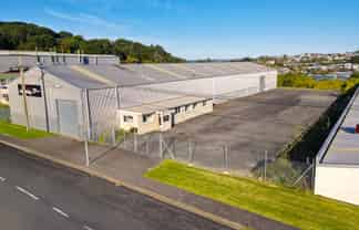 Large Standalone Warehouse & Yard