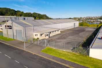 Large Standalone Warehouse & Yard