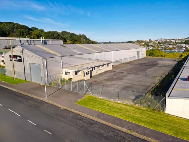 Large Standalone Warehouse & Yard