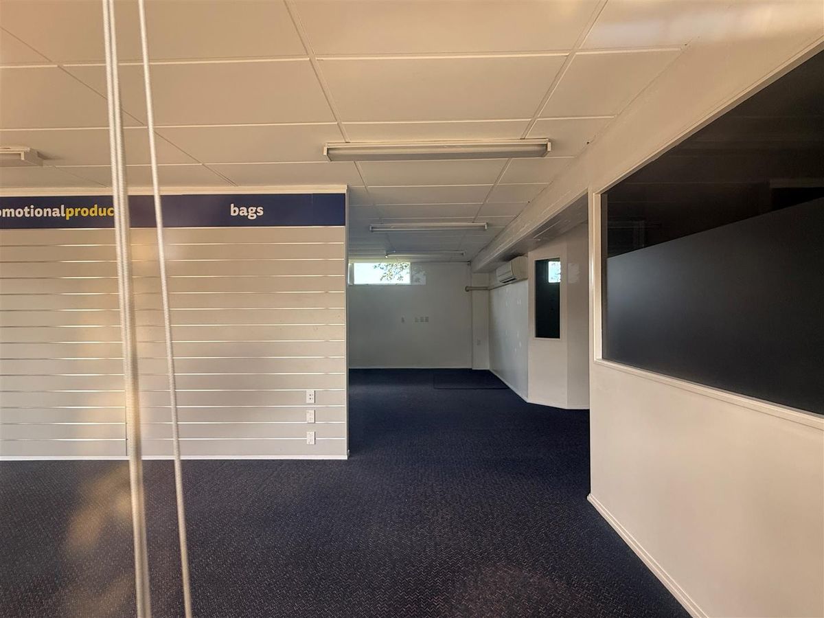 Showroom or Office - Priced Just Right - Widok 5