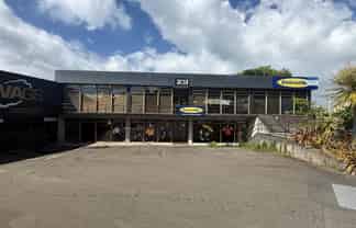 Showroom or Office - Priced Just Right