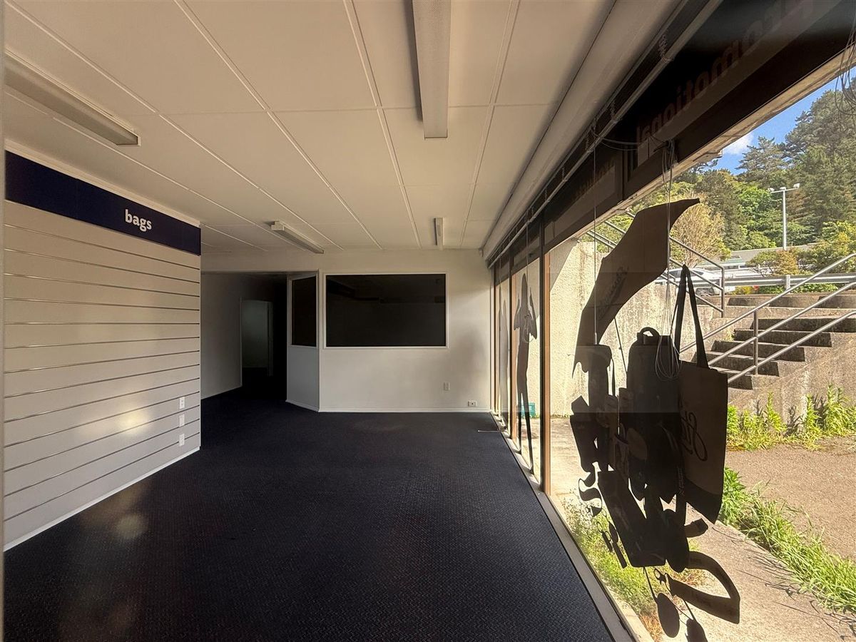 Showroom or Office - Priced Just Right - Więcej