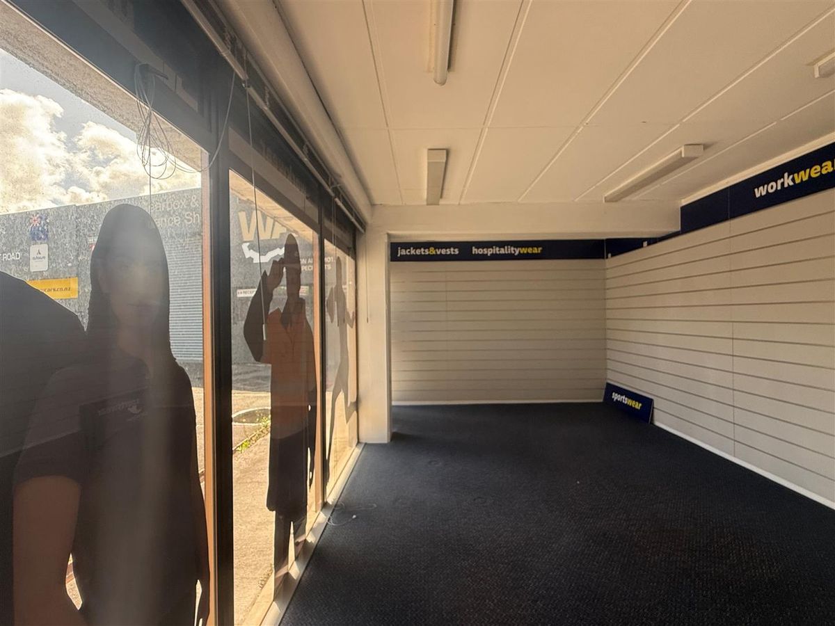 Showroom or Office - Priced Just Right - Widok 6
