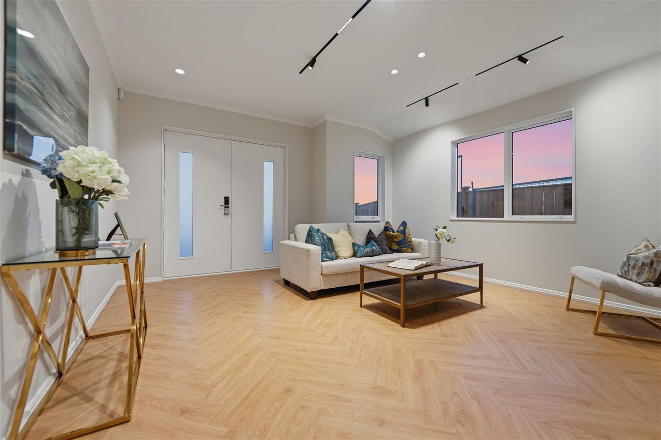 SHOWCASING STYLE MASTERPIECE– 5 BEDROOMS LUXURY! - Fler