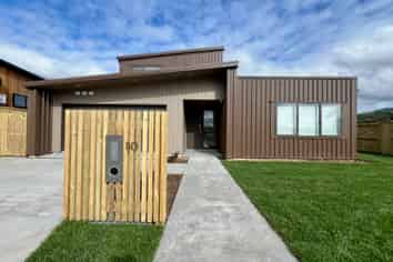 80 Omahina Street, Raglan