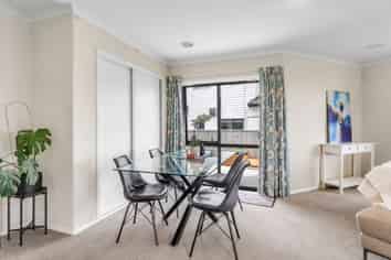 117 Queen Charlotte Drive, Aotea