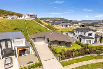 117 Queen Charlotte Drive, Aotea