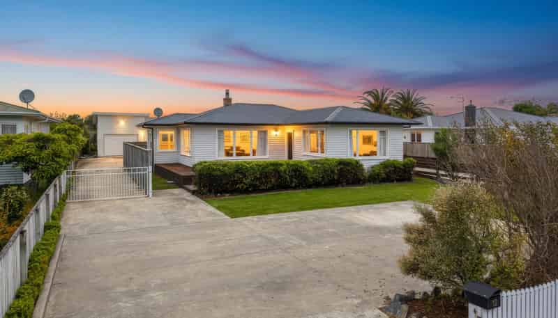 12 Belvedere Crescent, Takaro