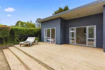 7 Forest Road, Raumati South