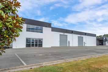 Vacant & Ready to Go! Own & Occupy 