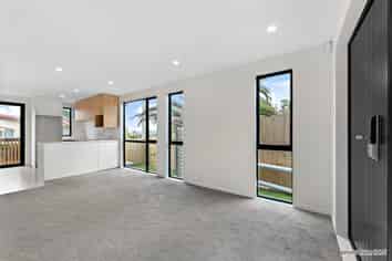 8/300 Great North Road, Henderson