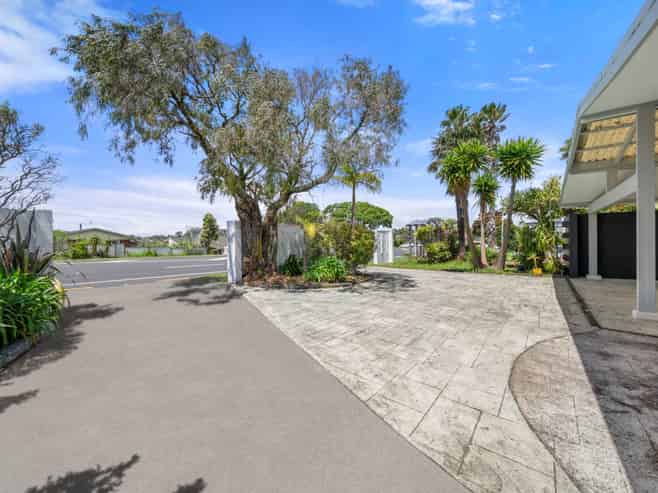 500 East Coast Road, Windsor Park