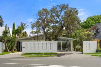 500 East Coast Road, Windsor Park