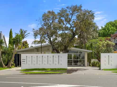 500 East Coast Road, Windsor Park