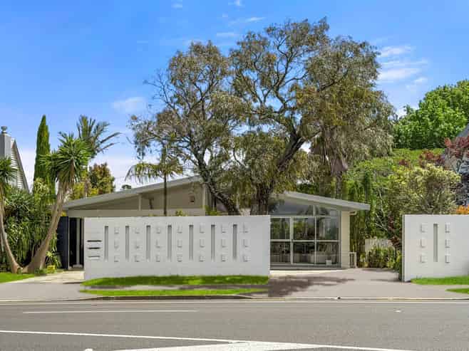 500 East Coast Road, Windsor Park