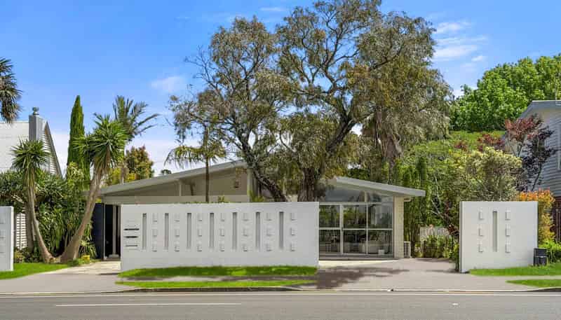 500 East Coast Road, Windsor Park