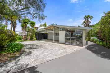 500 East Coast Road, Windsor Park