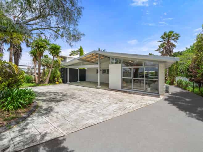 500 East Coast Road, Windsor Park