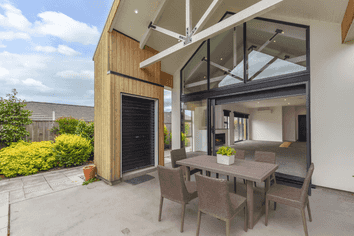 10 Sabine Drive, Richmond