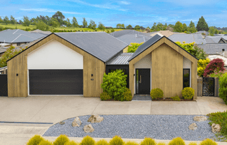 10 Sabine Drive, Richmond