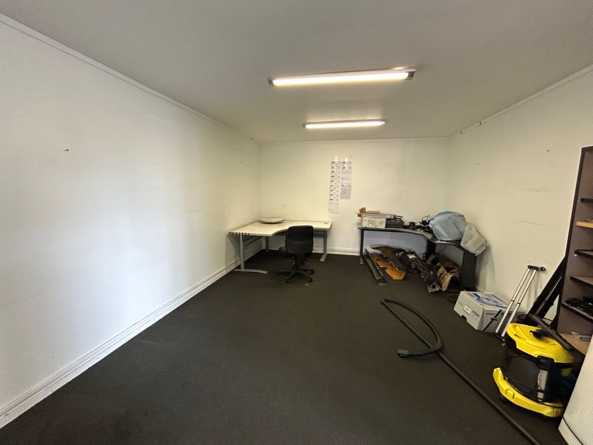 Functional Wiri Industrial - 2 Roller Doors - Ansicht 6