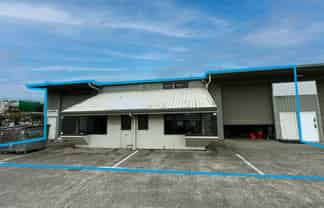 Functional Wiri Industrial - 2 Roller Doors