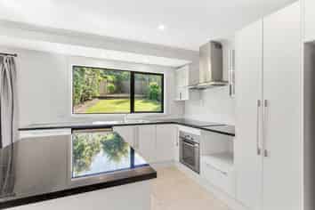 44 Pyatt Crescent, Saint Johns