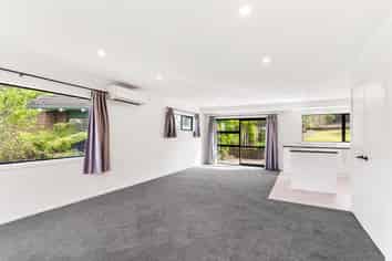 44 Pyatt Crescent, Saint Johns