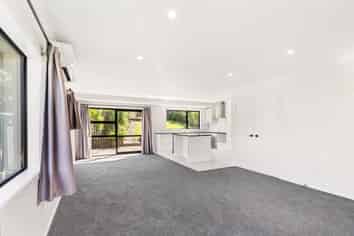 44 Pyatt Crescent, Saint Johns