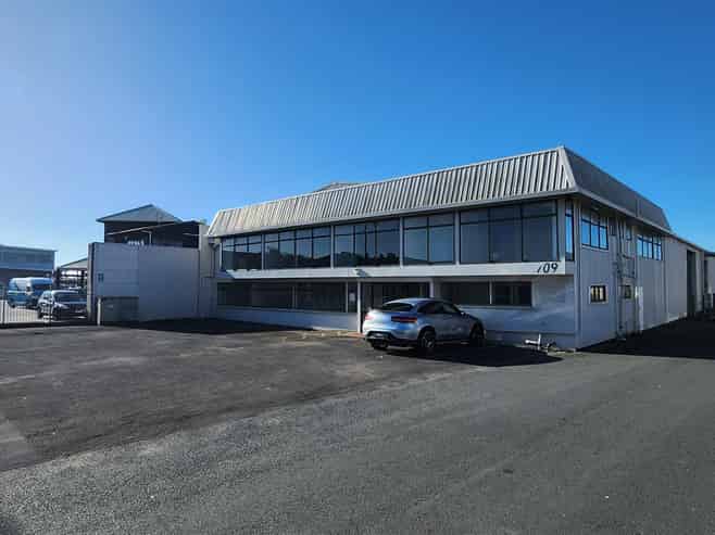 CBRE | High Profile Rosebank Warehouse