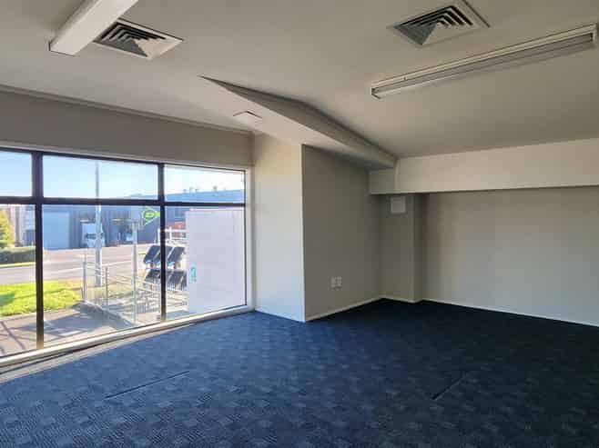 CBRE | High Profile Rosebank Warehouse