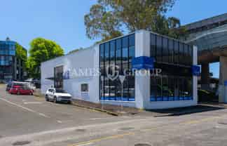 PROMINENT SHOWROOM WITH FIRST FLOOR OFFICE