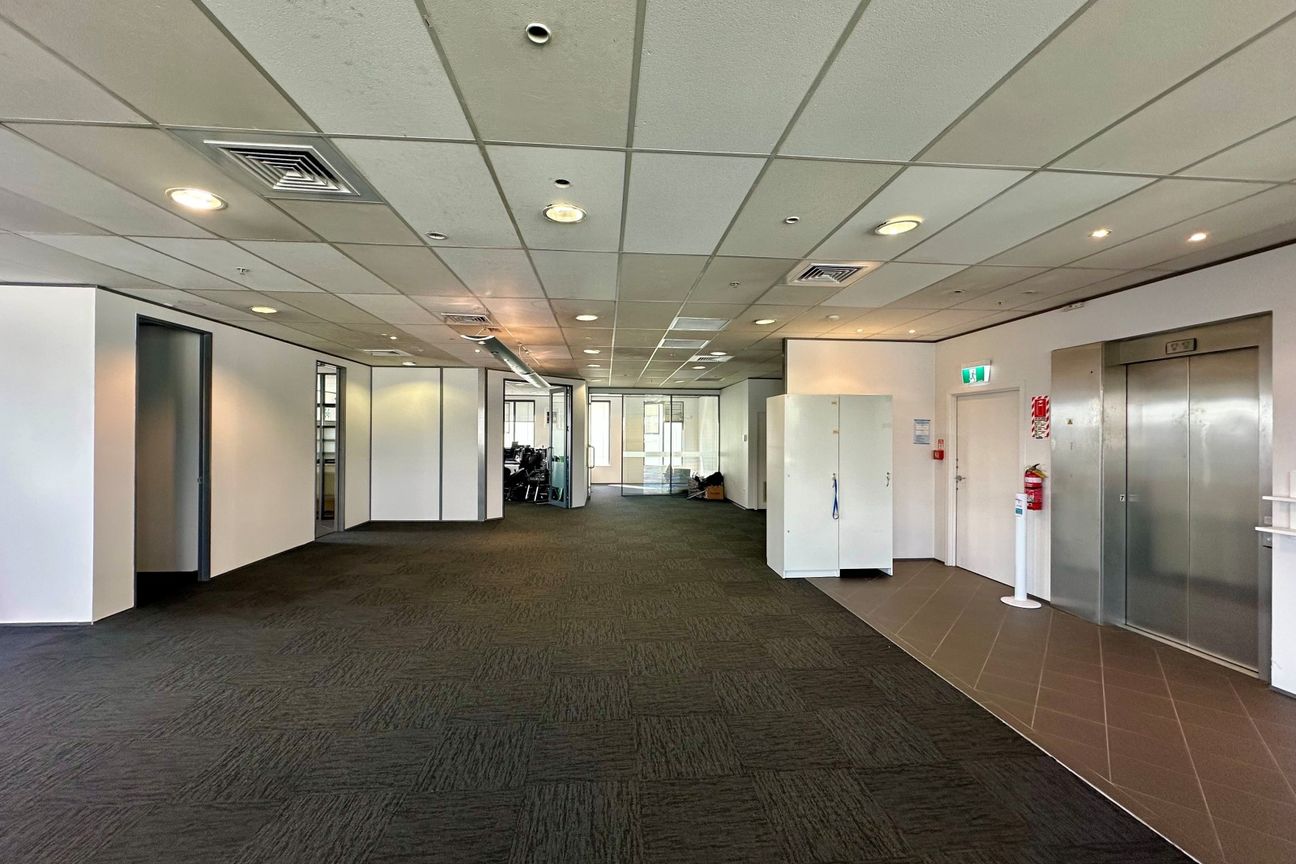 Newmarket top floor - Vista 6