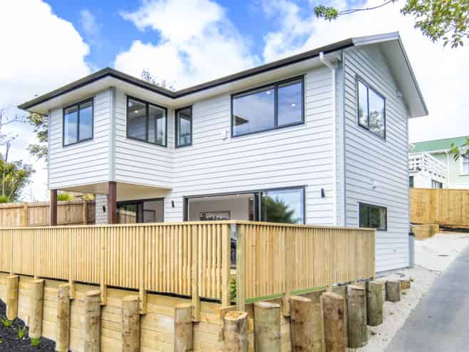 15A Stottholm Road, Titirangi