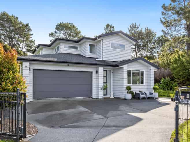 8 Somerset Place, Stanmore Bay