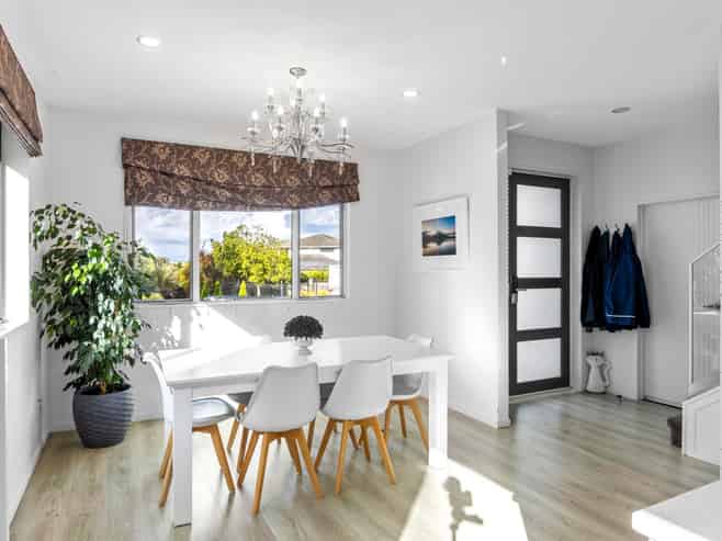 8 Somerset Place, Stanmore Bay