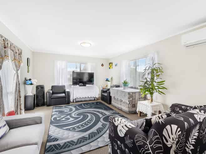 4 Dungarvon Place, Clendon Park