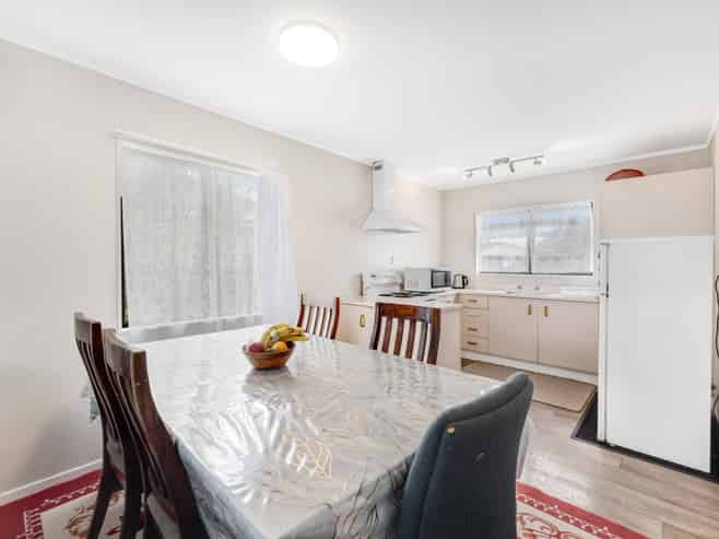 4 Dungarvon Place, Clendon Park