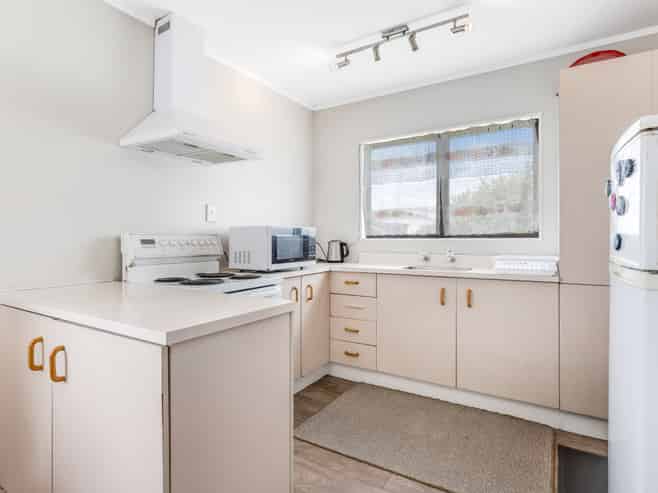 4 Dungarvon Place, Clendon Park