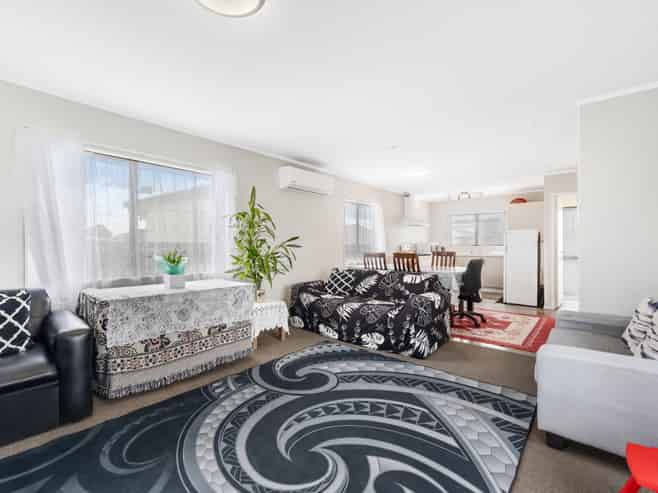 4 Dungarvon Place, Clendon Park